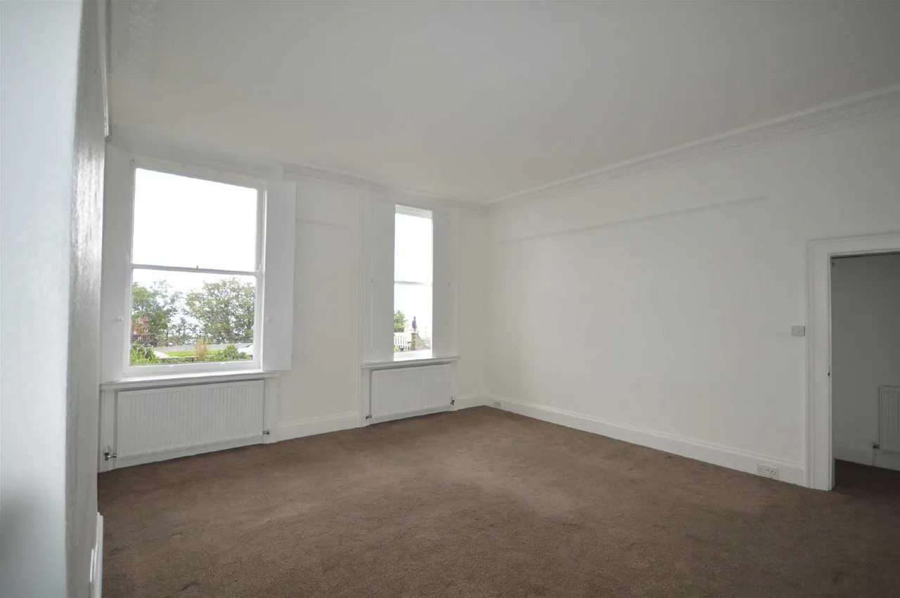 22 Esplanade, Scarborough, North Yorkshire YO11 2AQ, photo 2