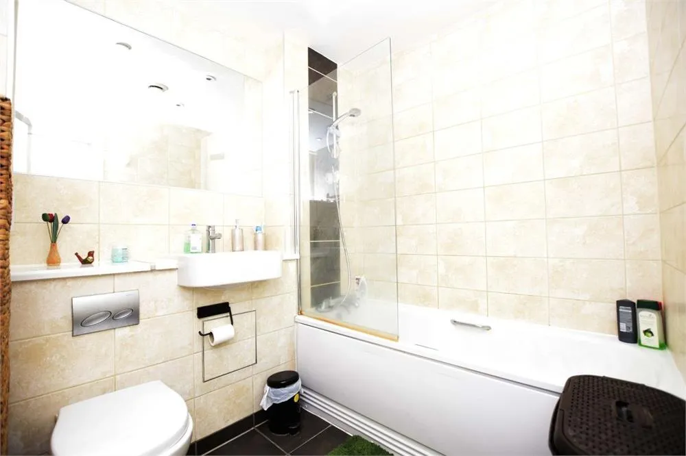 High Road, Wembley, HA9, photo 4