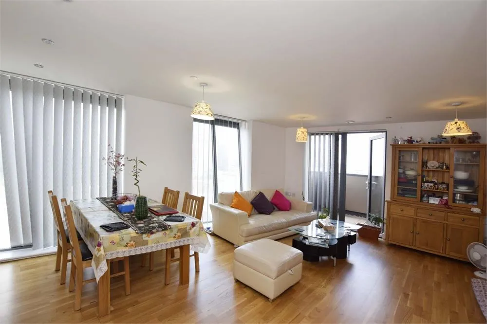 High Road, Wembley, HA9, photo 5