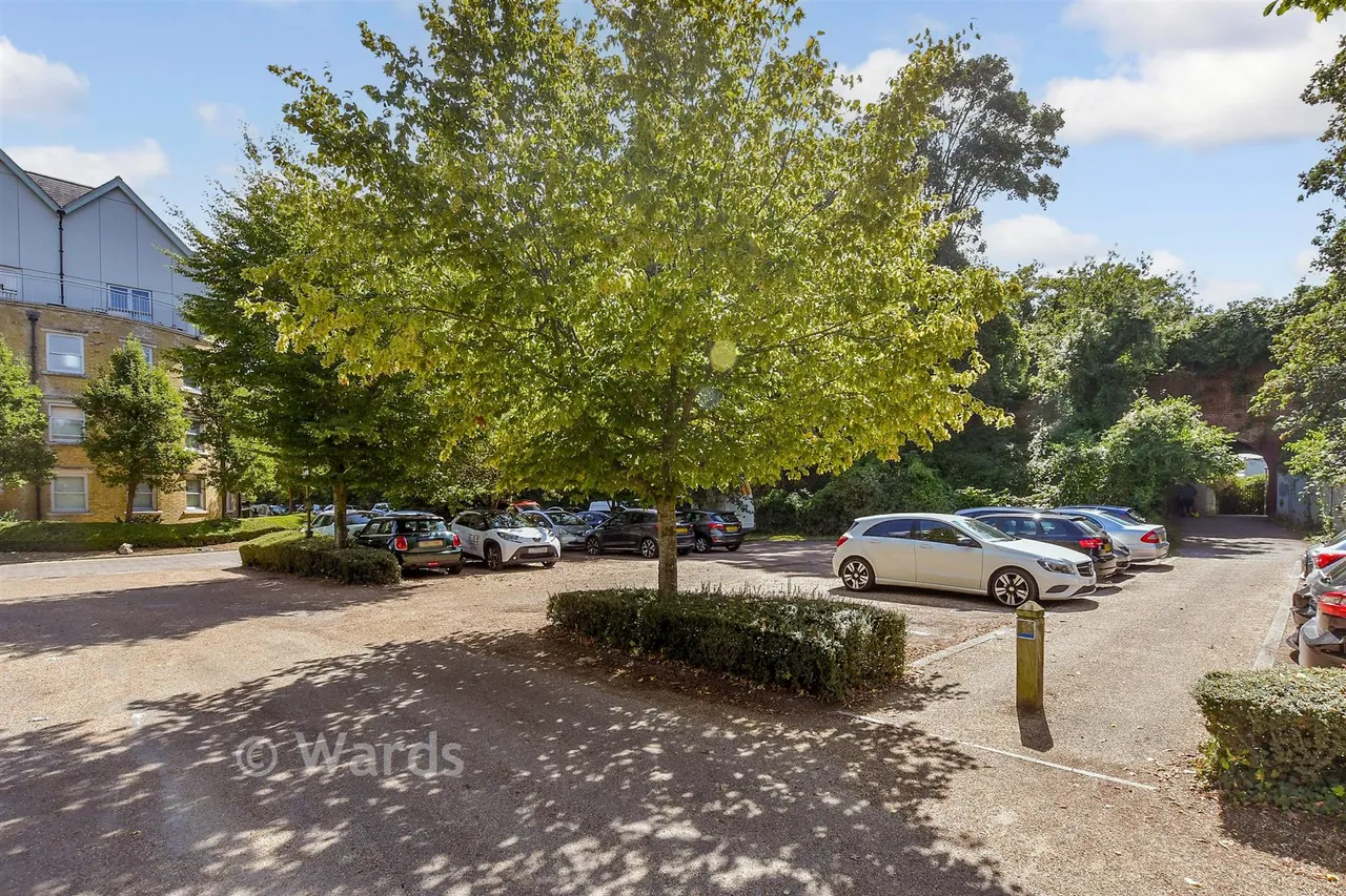 Bingley Court, Canterbury, CT1, photo 3