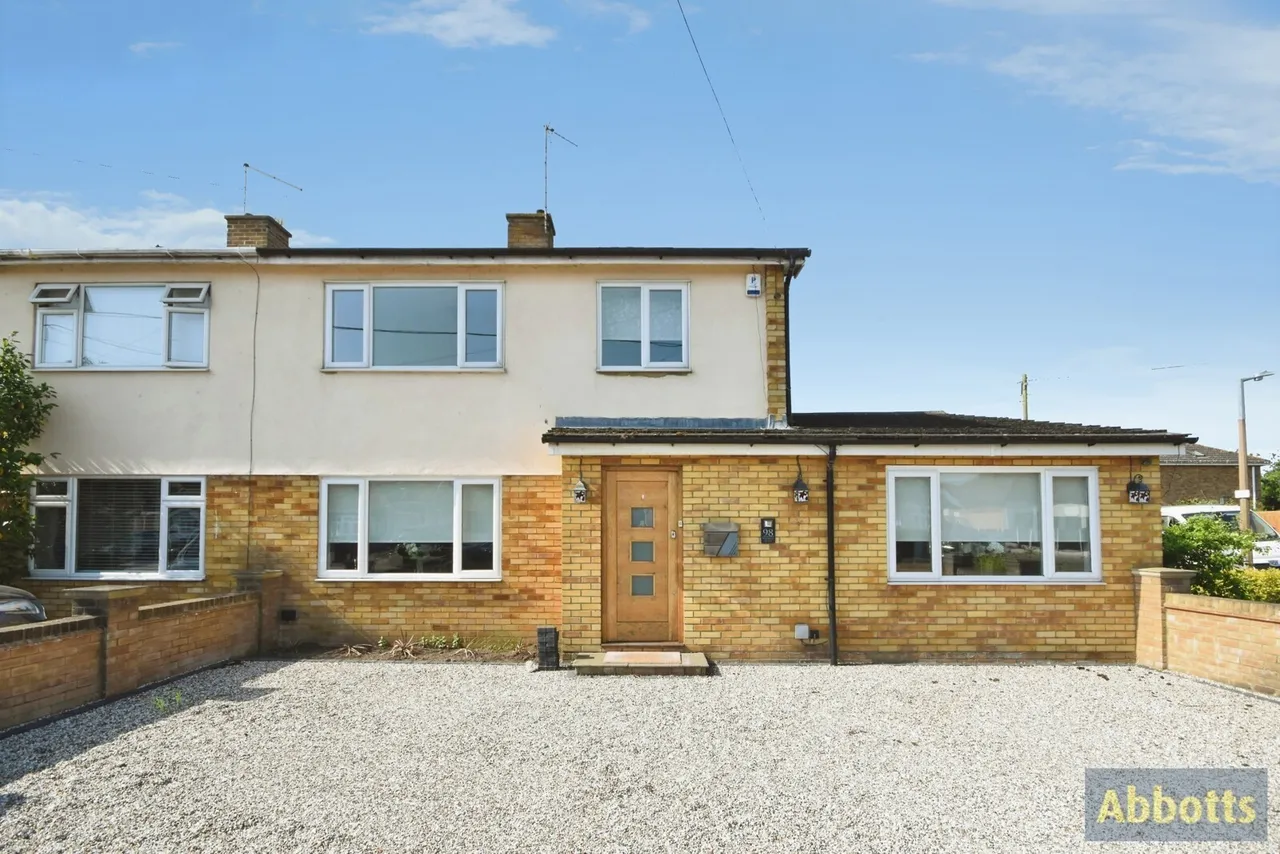 3 bed house for sale — Warwick Road, RAYLEIGH, Essex, SS6