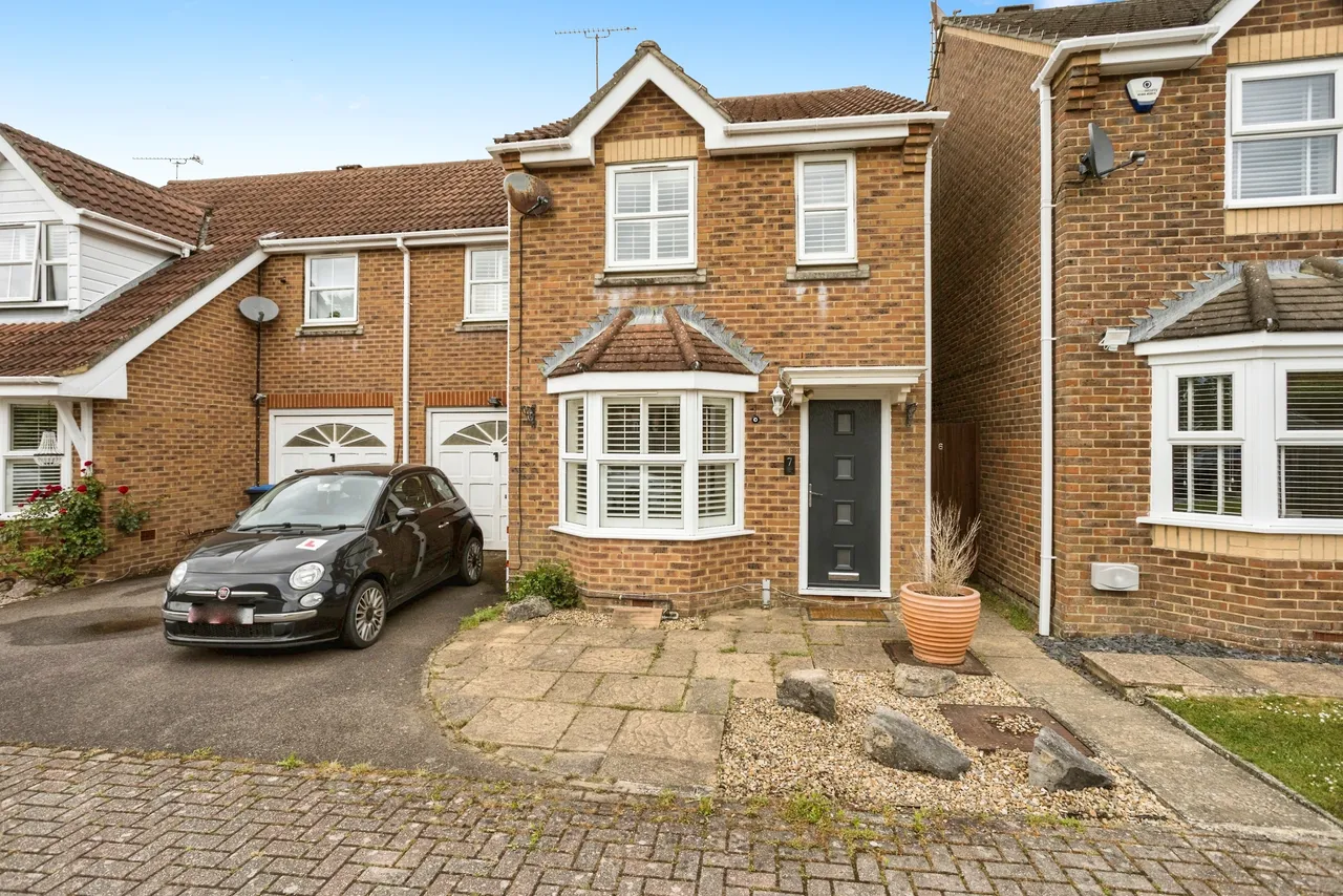 3 bed house for sale — Primrose Close, Burgess Hill