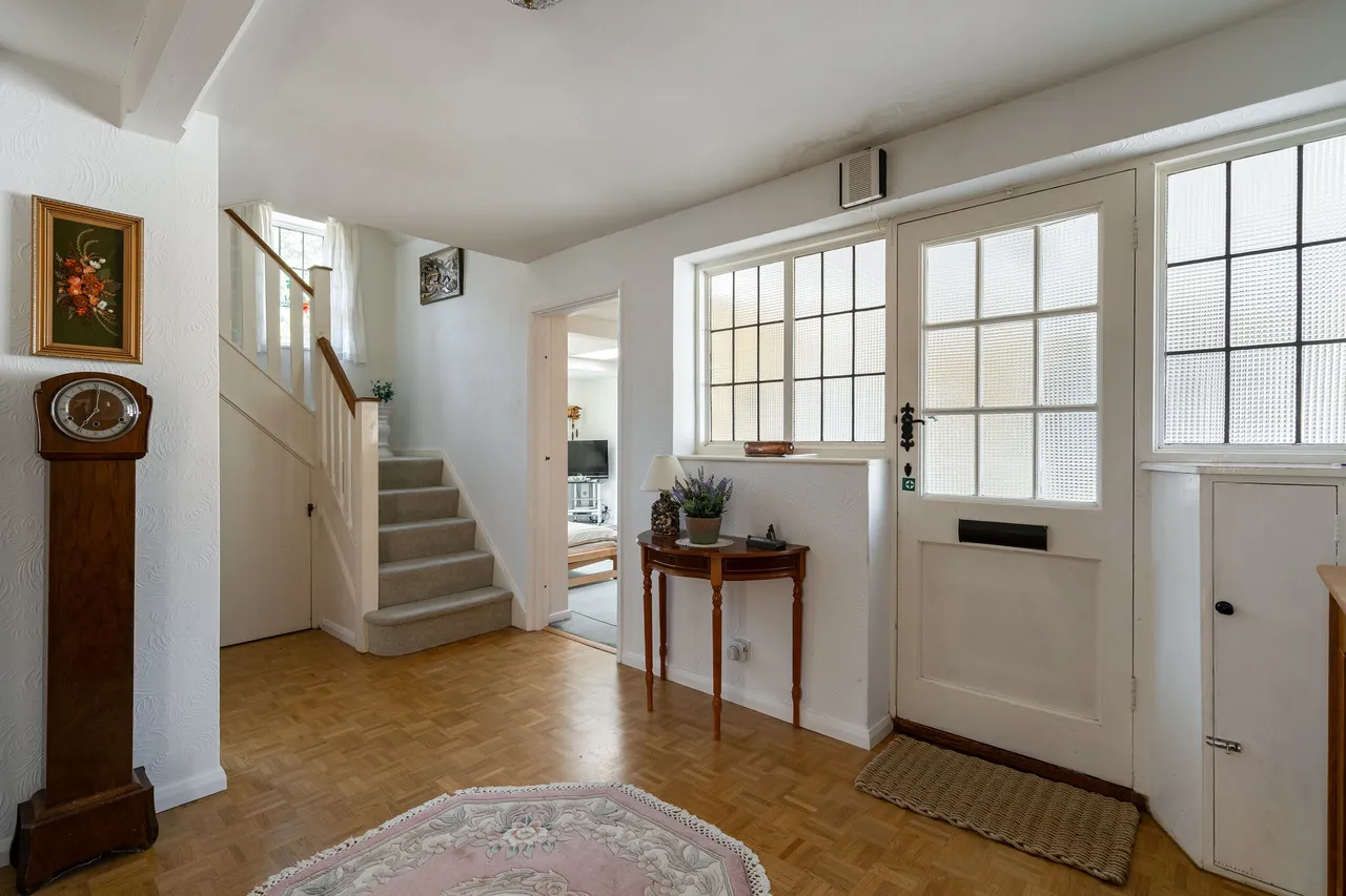 Woodstock, West Clandon, GU4, photo 3