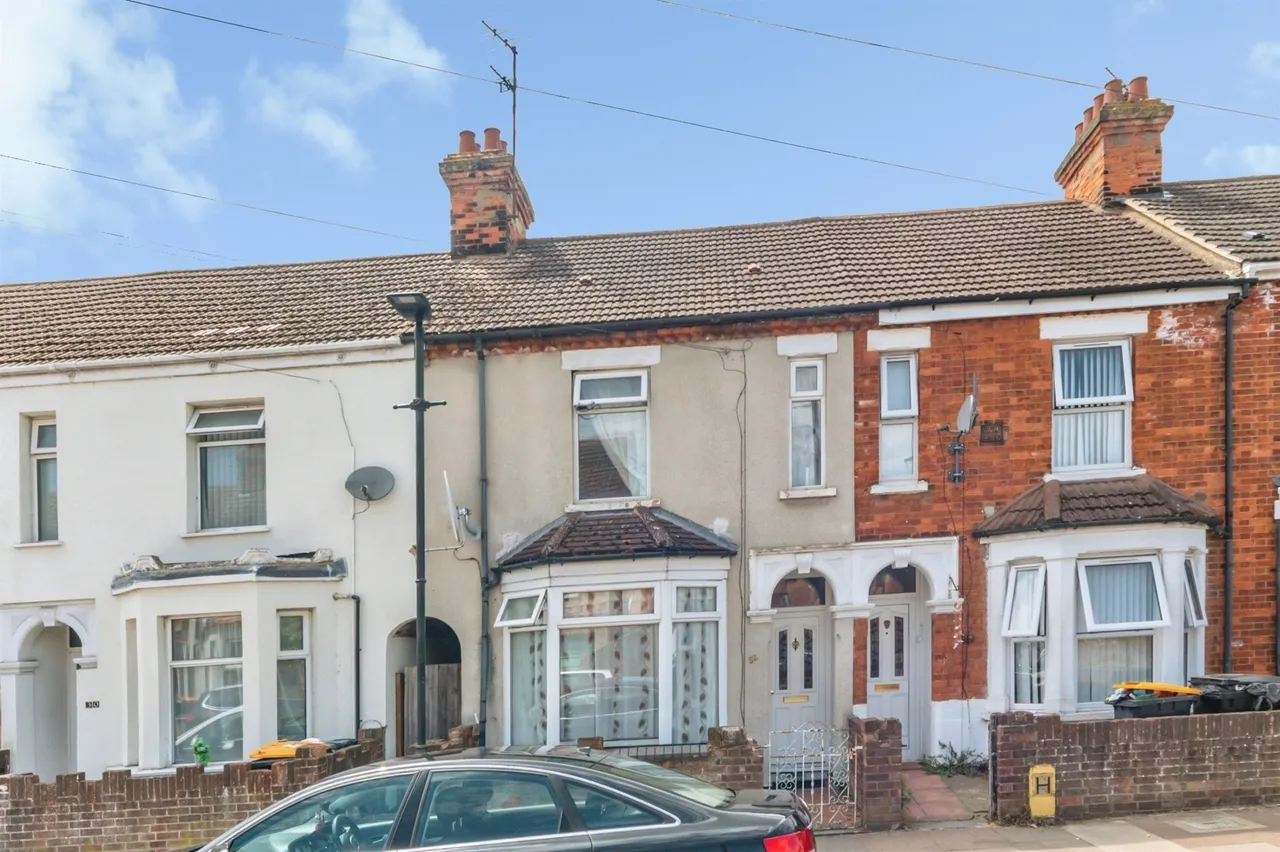 3 bed house for sale — Trinity Road, Bedford