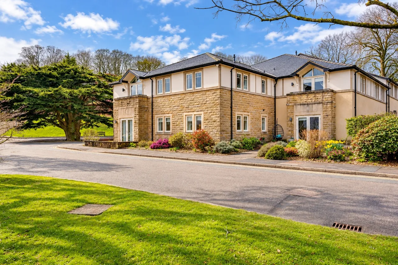 Ben Rhydding Drive, Ilkley, LS29, photo 13