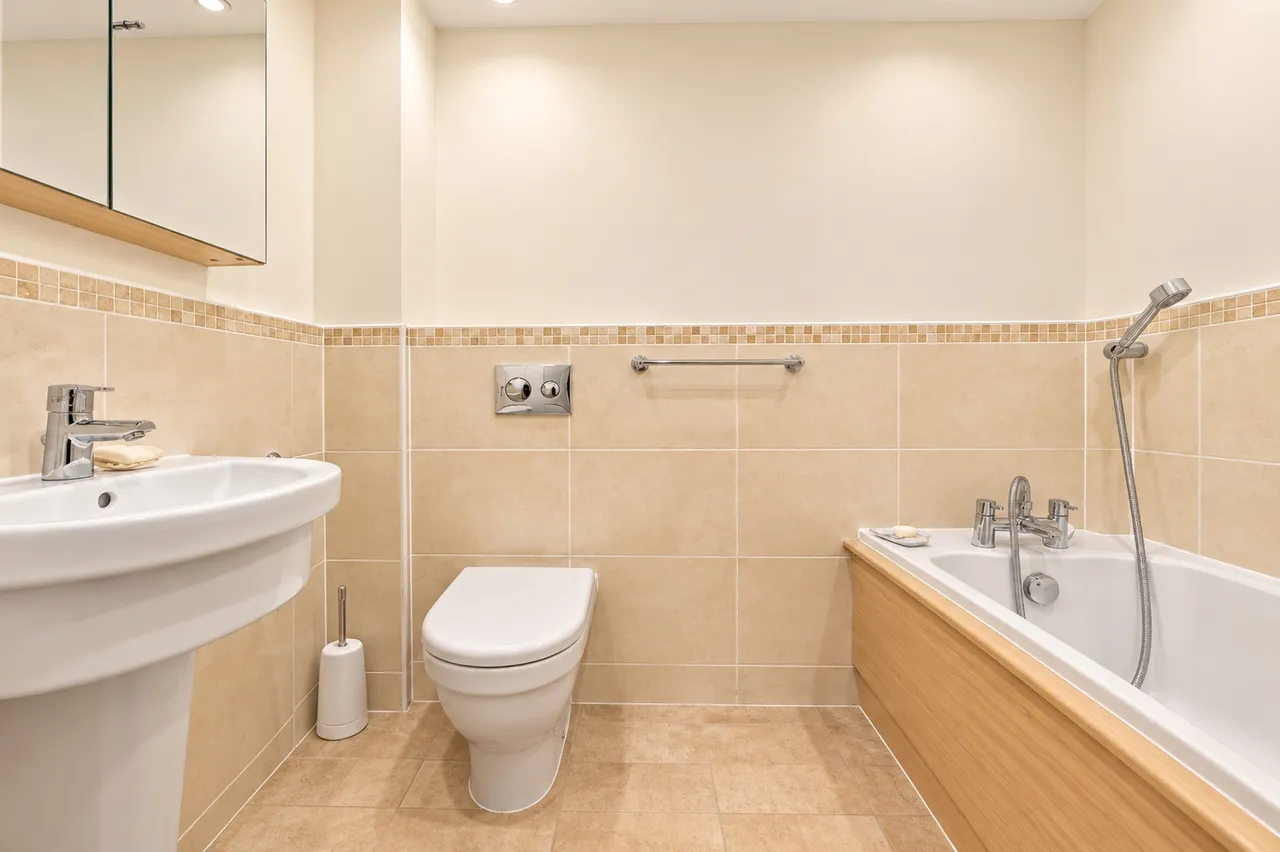 Ben Rhydding Drive, Ilkley, LS29, photo 10