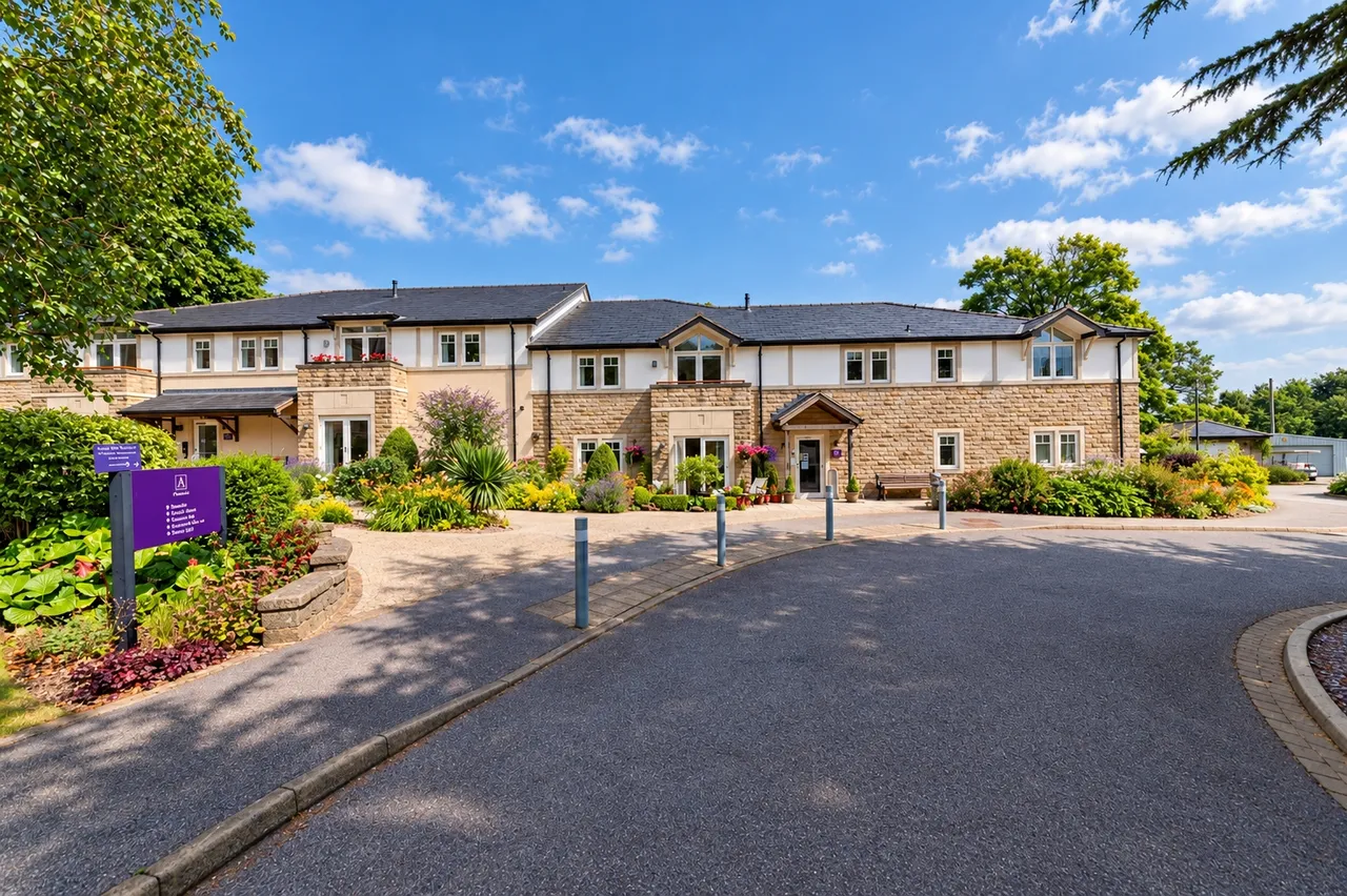 2 bed flat for sale, Ben Rhydding Drive, Ilkley, LS29