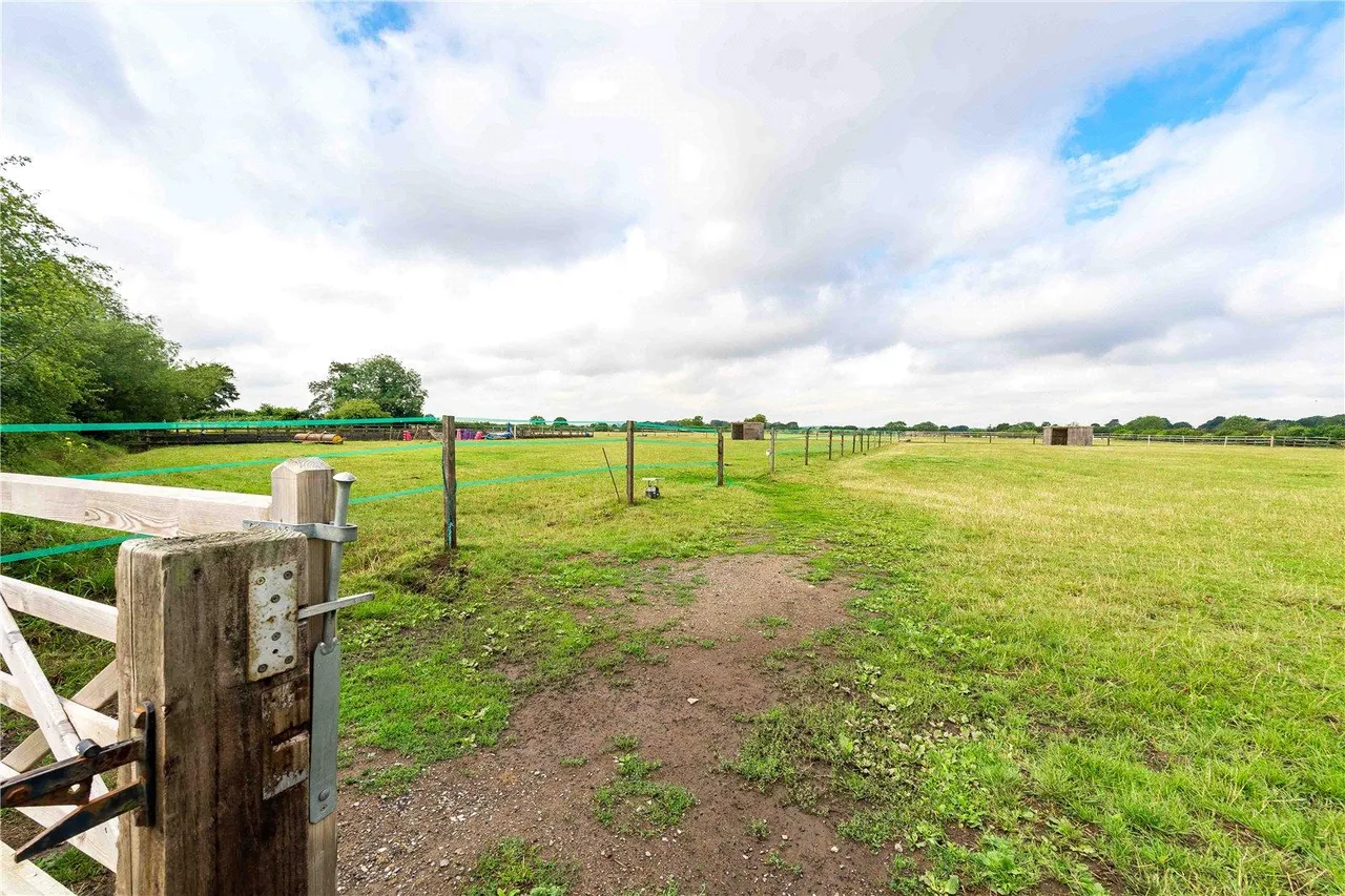 Hall Lane, Church Fenton, photo 19