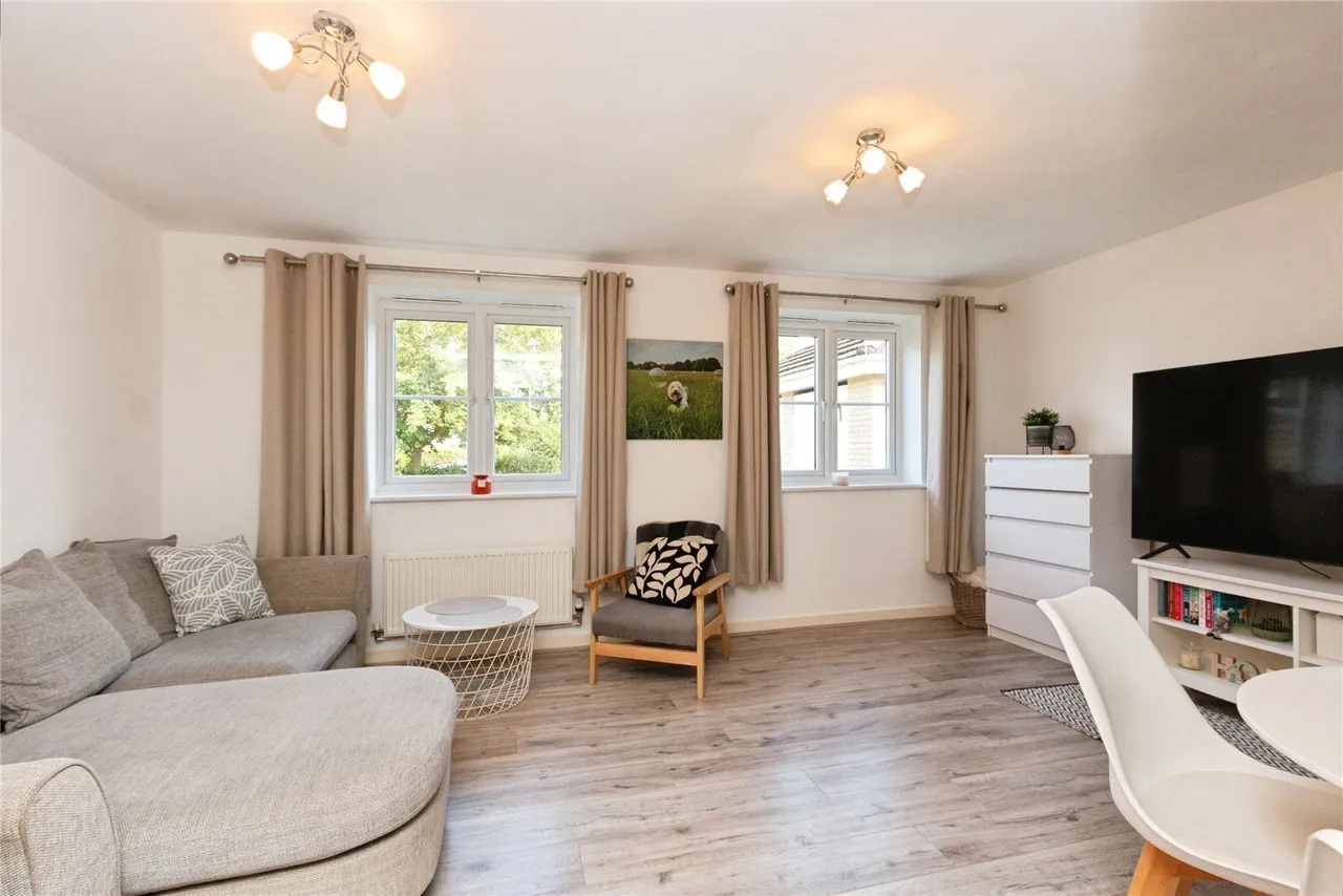 Wiltshire Crescent, Basingstoke, RG22, photo 3
