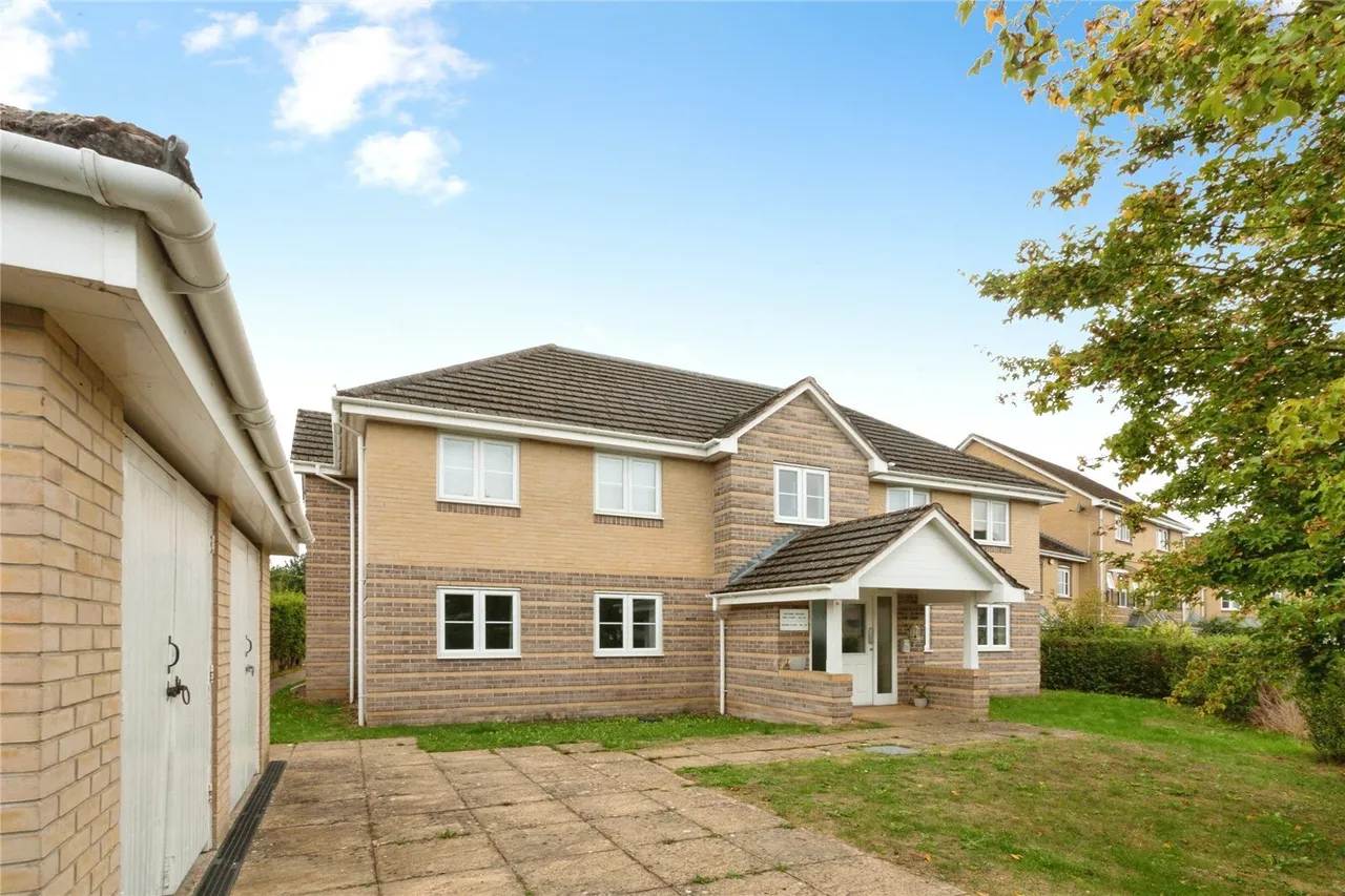 2 bed flat for sale, Wiltshire Crescent, Basingstoke, RG22
