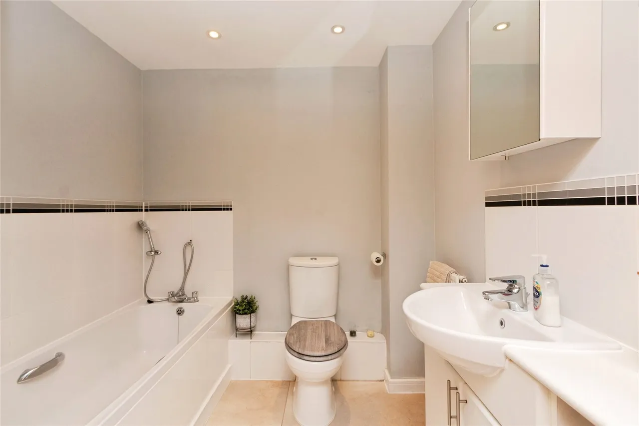 Wiltshire Crescent, Basingstoke, RG22, photo 7