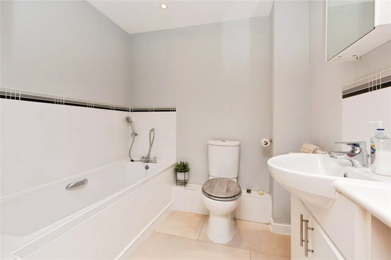 Wiltshire Crescent, Basingstoke, RG22, photo 16