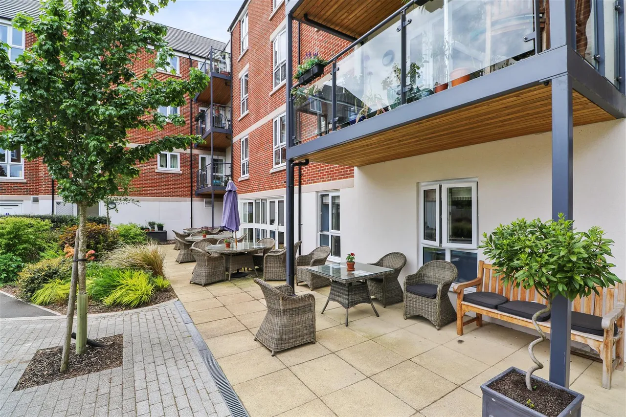 Reading Road, Henley-On-Thames, RG9, photo 10