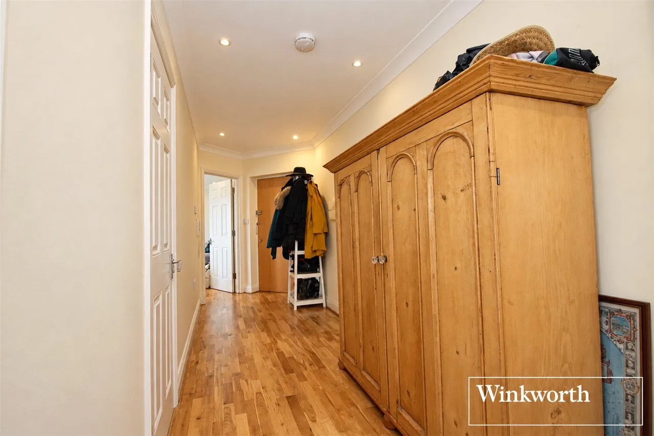 Croxdale Road, Borehamwood, WD6, photo 6