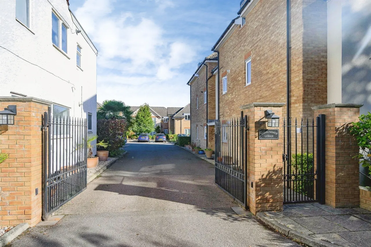 Sheepcot Lane, Watford, WD25, photo 17