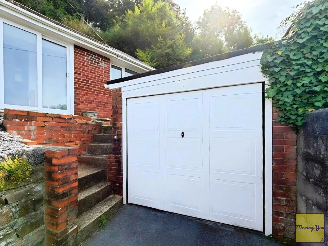 Gnoll Crescent, Neath, SA11 3TF, photo 2