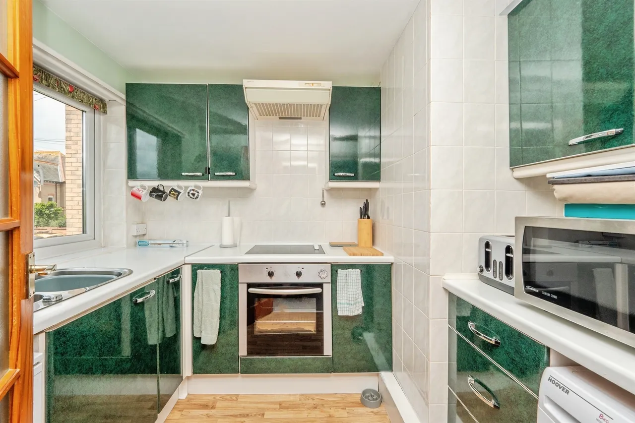 Glendinning Avenue, Weymouth, DT4, photo 3
