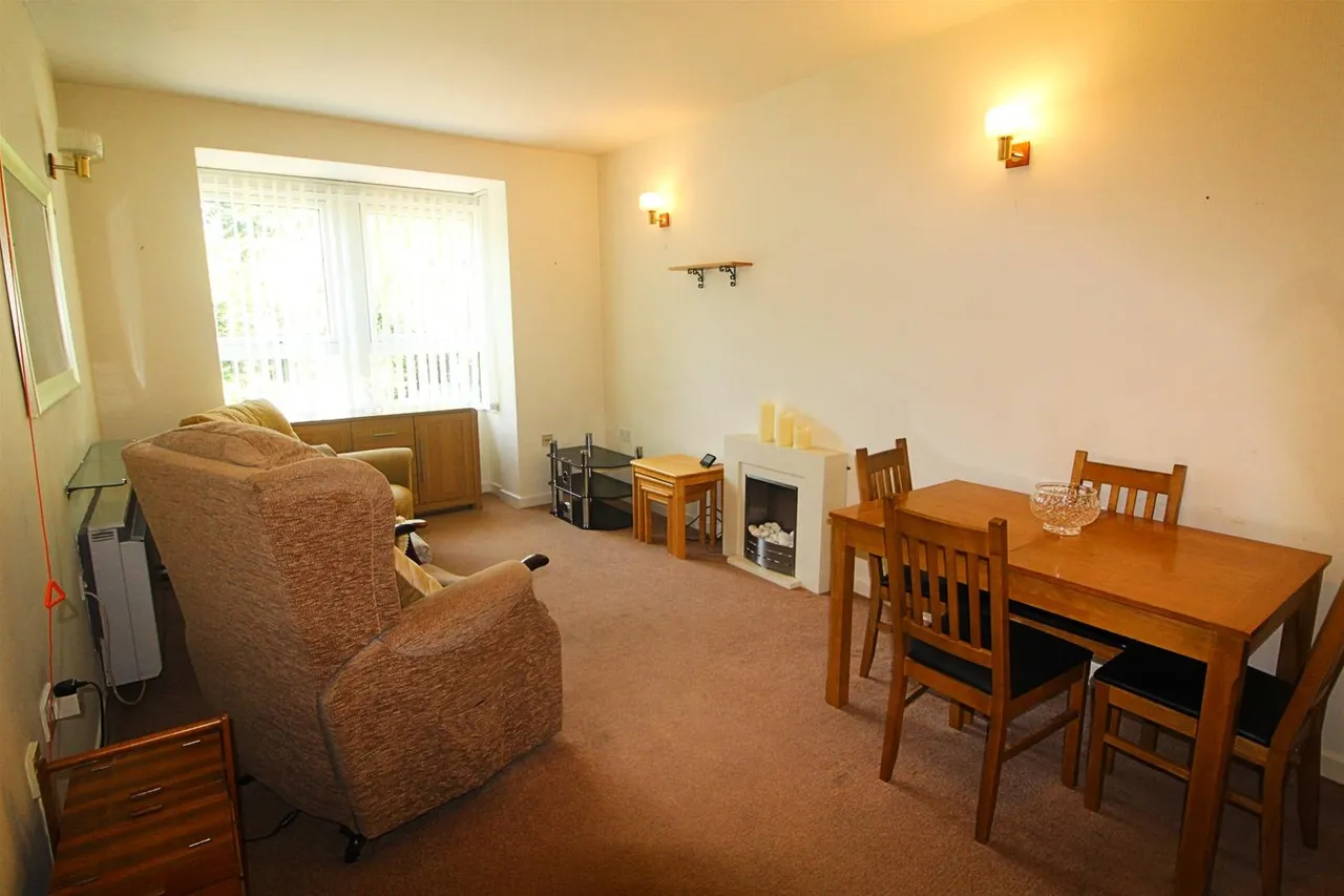 Potters Lane, Barnet EN5 5BA, photo 2