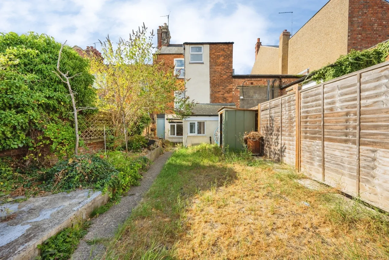 Wellingborough Road, Rushden, NN10, photo 18
