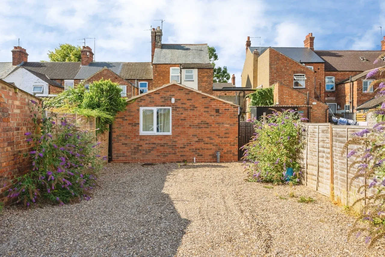Wellingborough Road, Rushden, NN10, photo 20