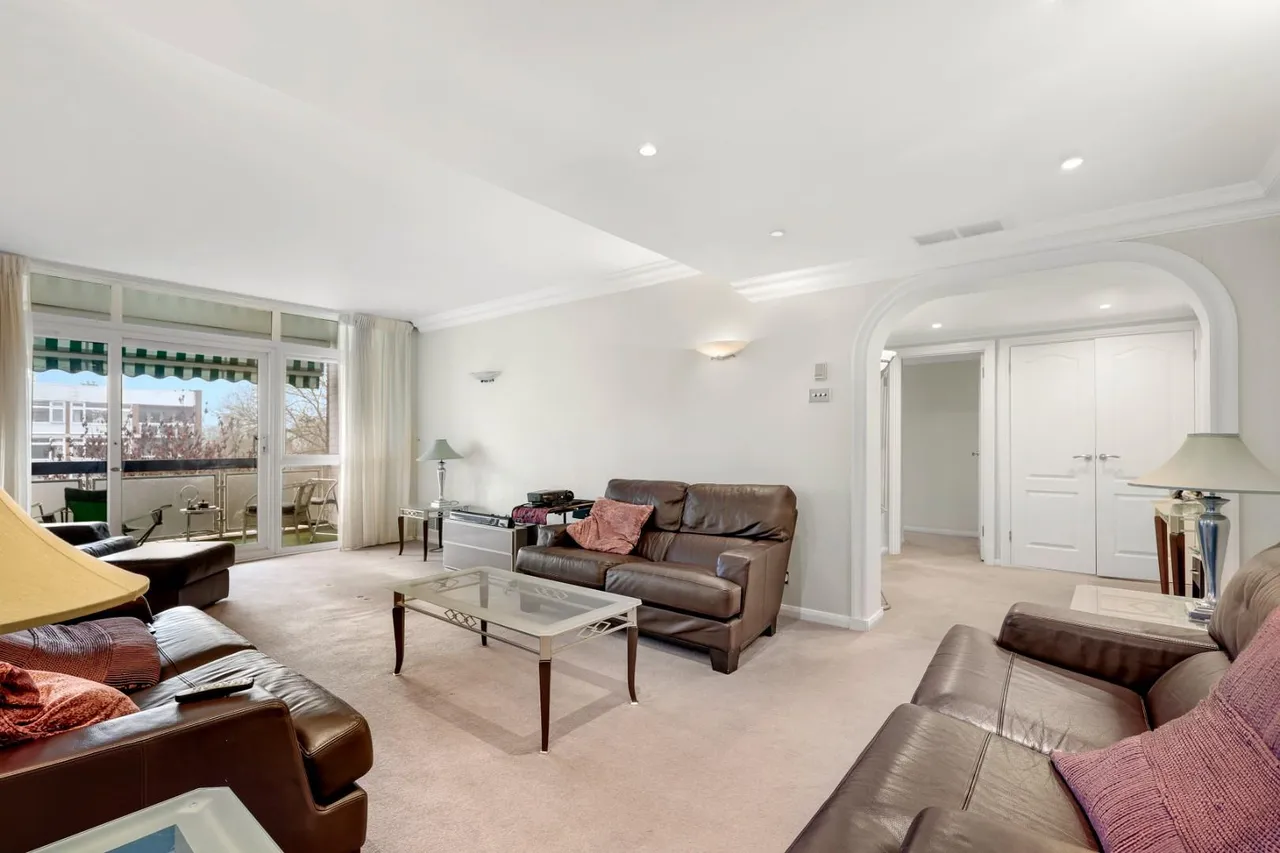 The Bowls, Chigwell, IG7 6ND, photo 11