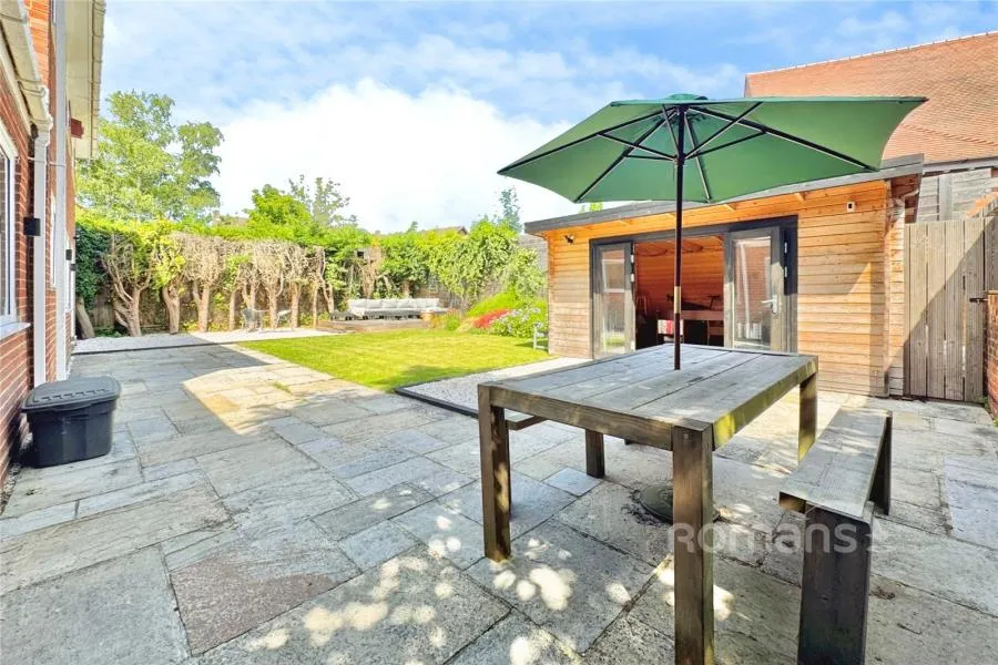 Crofters Close, Sandhurst, GU47, photo 21