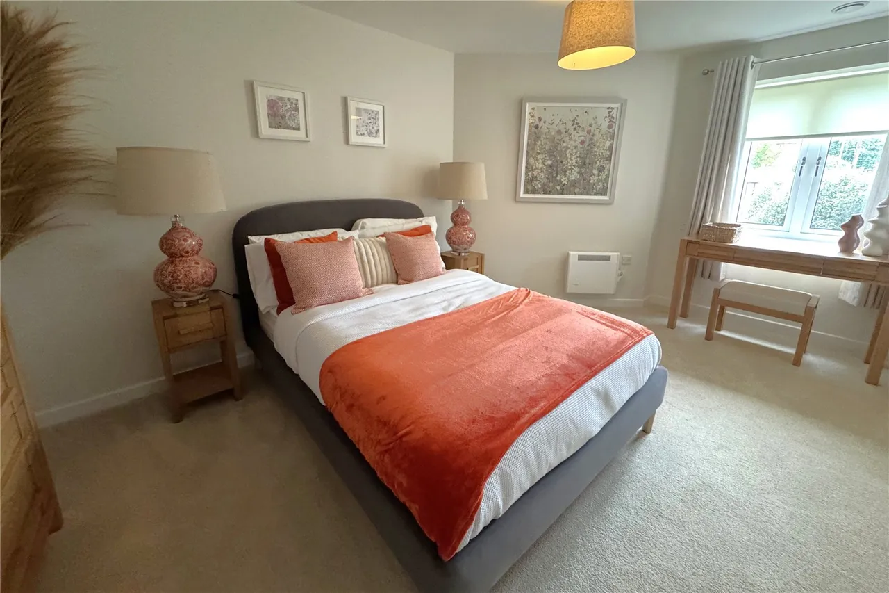 Station Road, Hook, Hampshire, RG27 9YG, photo 6