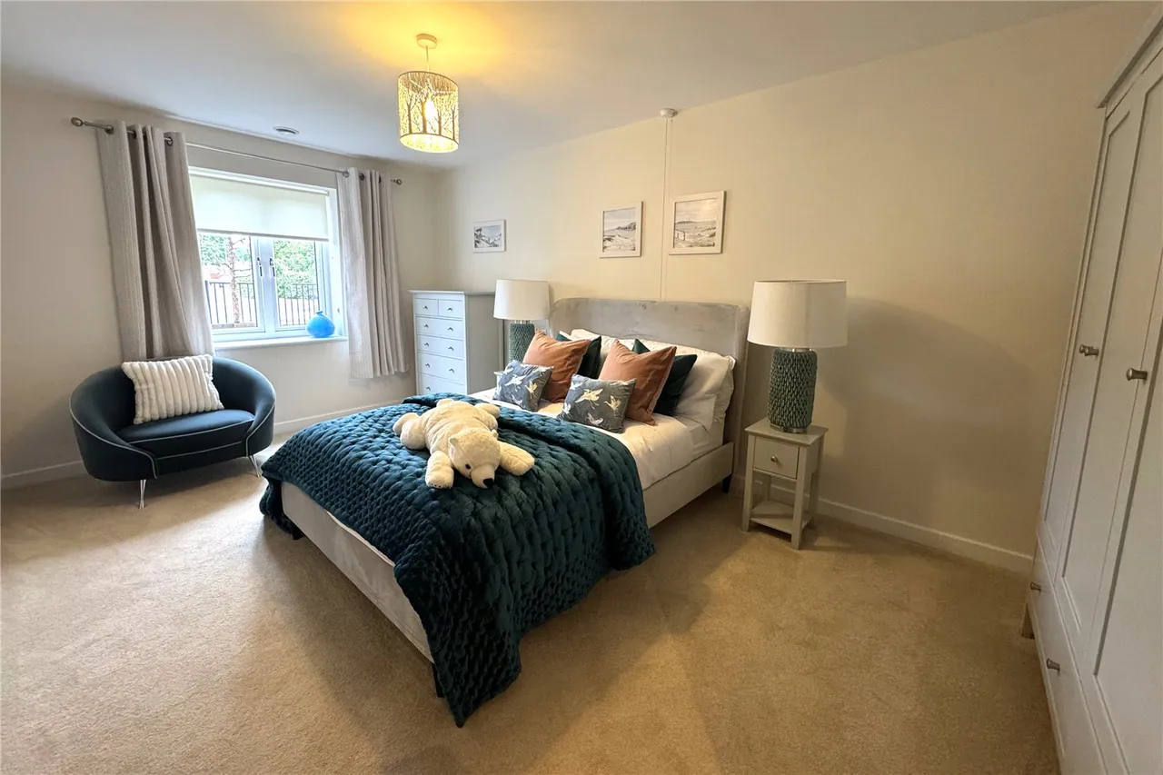 Station Road, Hook, Hampshire, RG27 9YG, photo 5