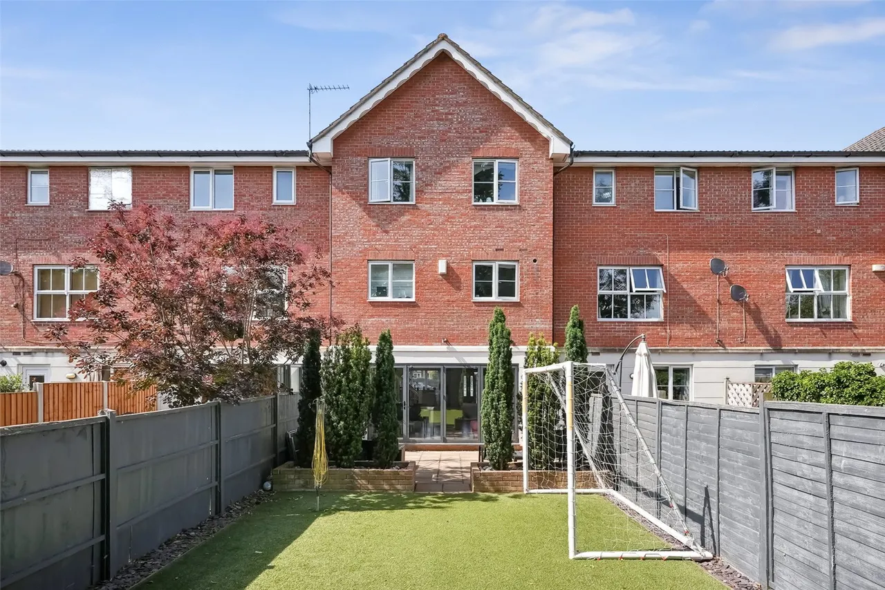 Bowater Gardens, Lower Sunbury, TW16 5JP, photo 16