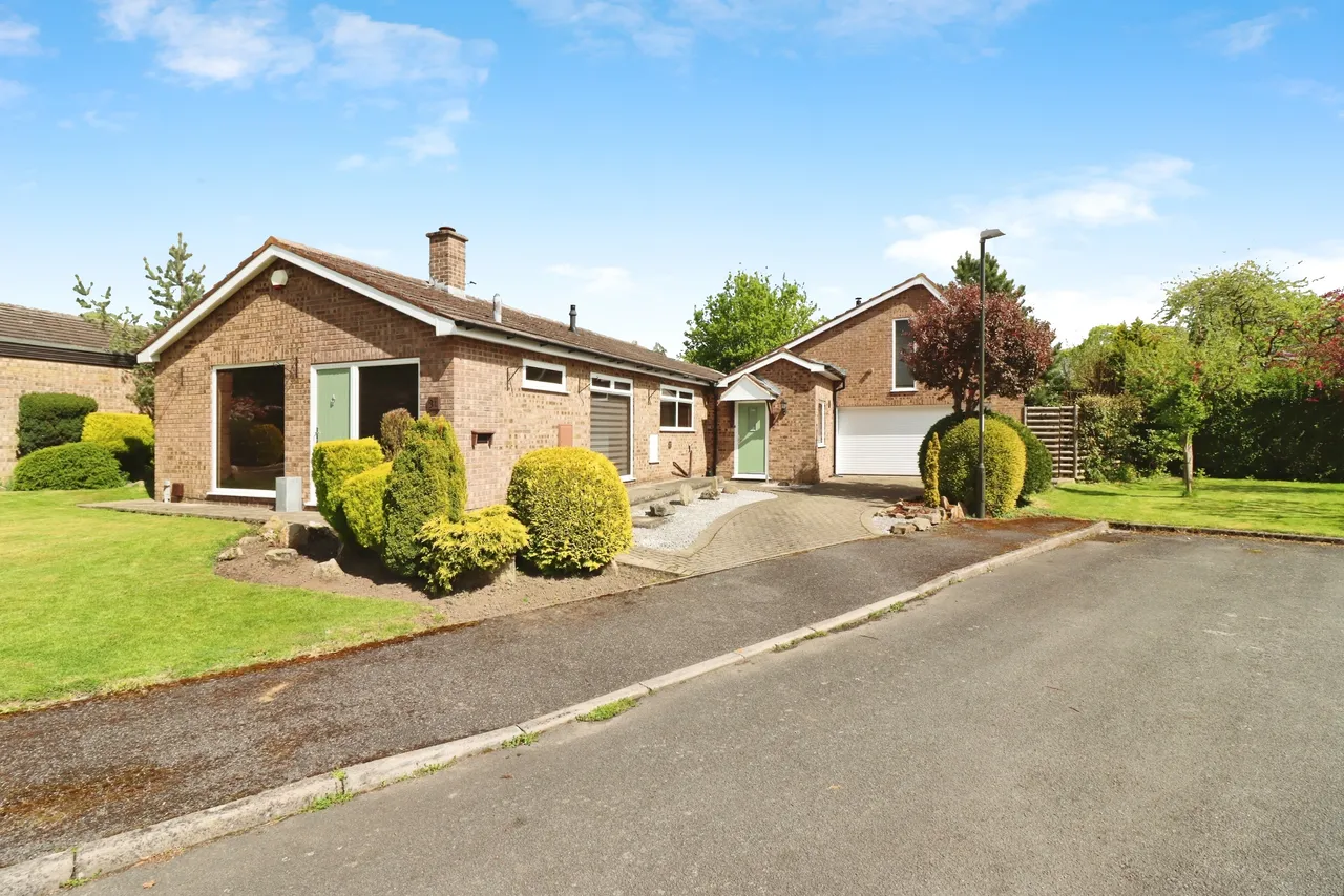 3 bed house for sale — Netherleigh Road, Chesterfield