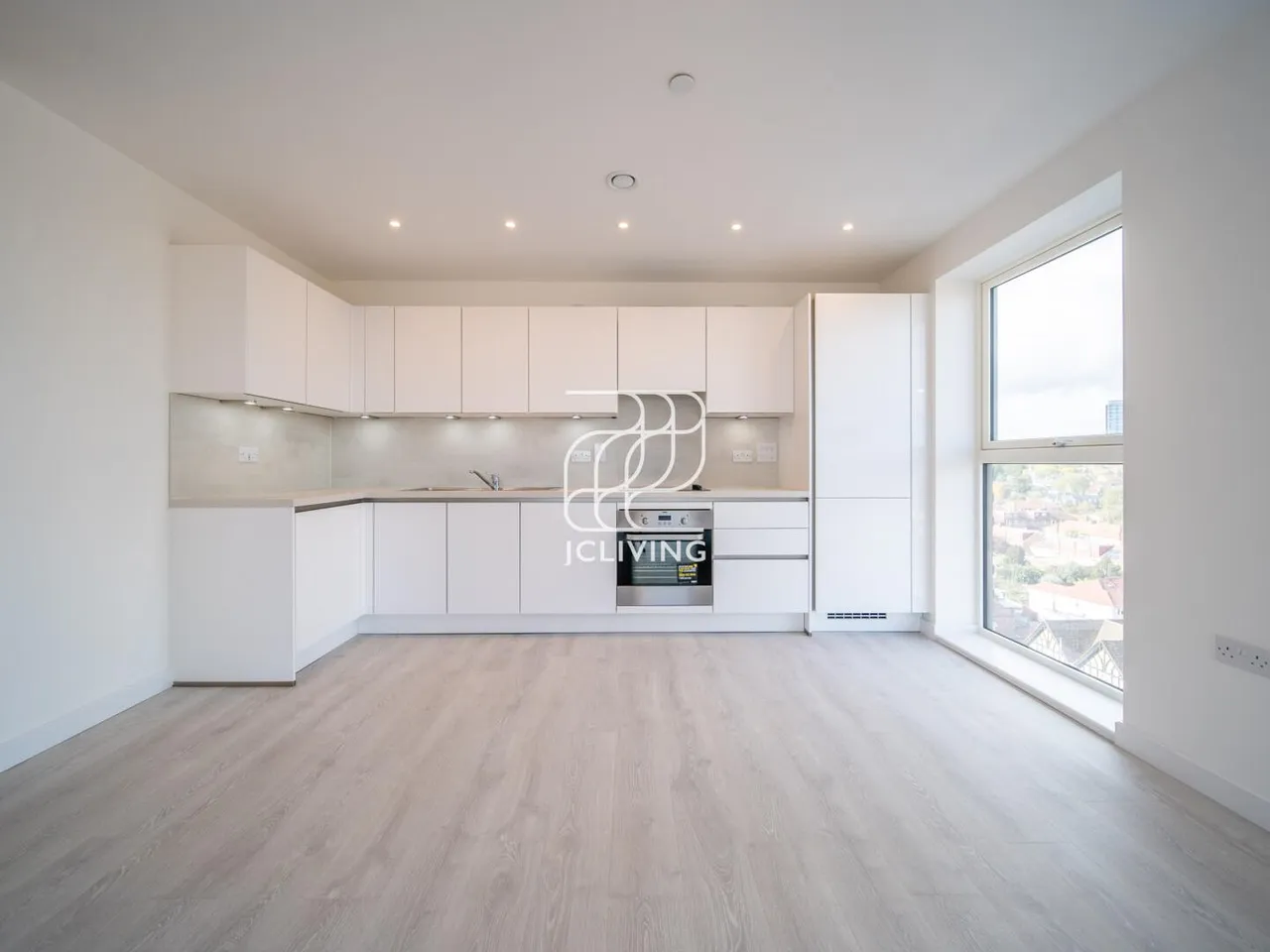 East Acton Lane, London, W3, photo 2