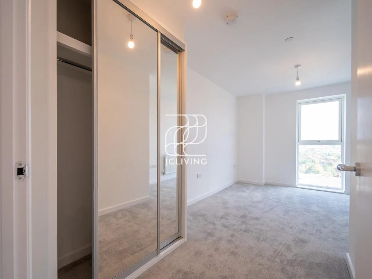 East Acton Lane, London, W3, photo 3