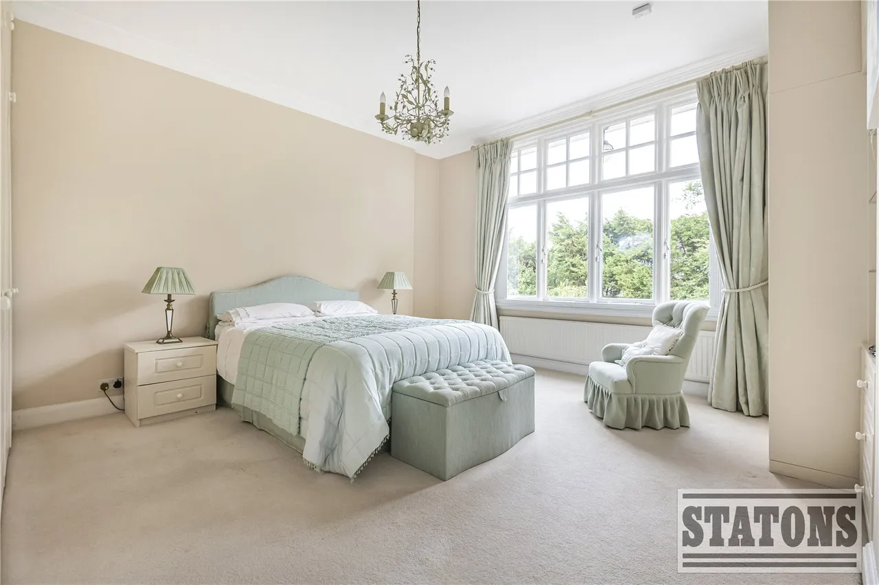 Crescent East, Hadley Wood, EN4 0EY, photo 12