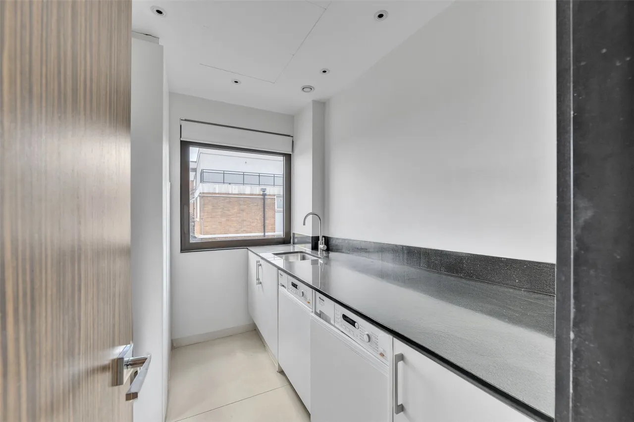 Finchley Road, St John's Wood, NW8, photo 23