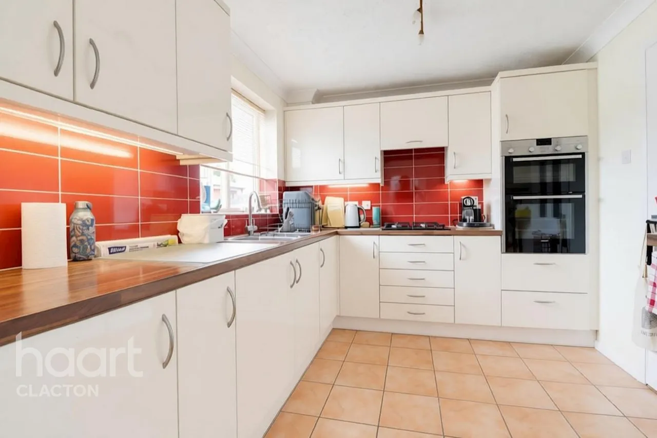 Greenacres, Clacton-On-Sea, CO15, photo 6