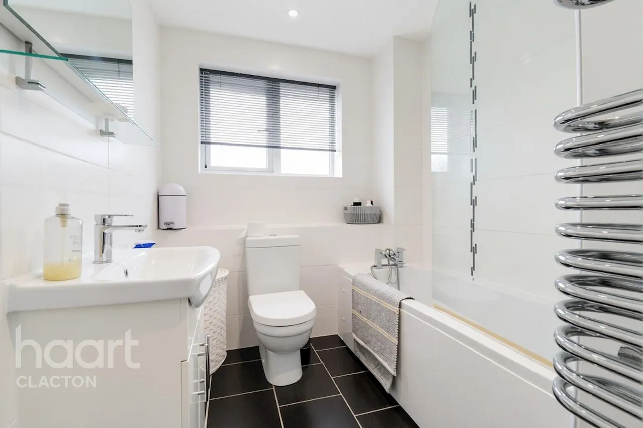 Greenacres, Clacton-On-Sea, CO15, photo 14