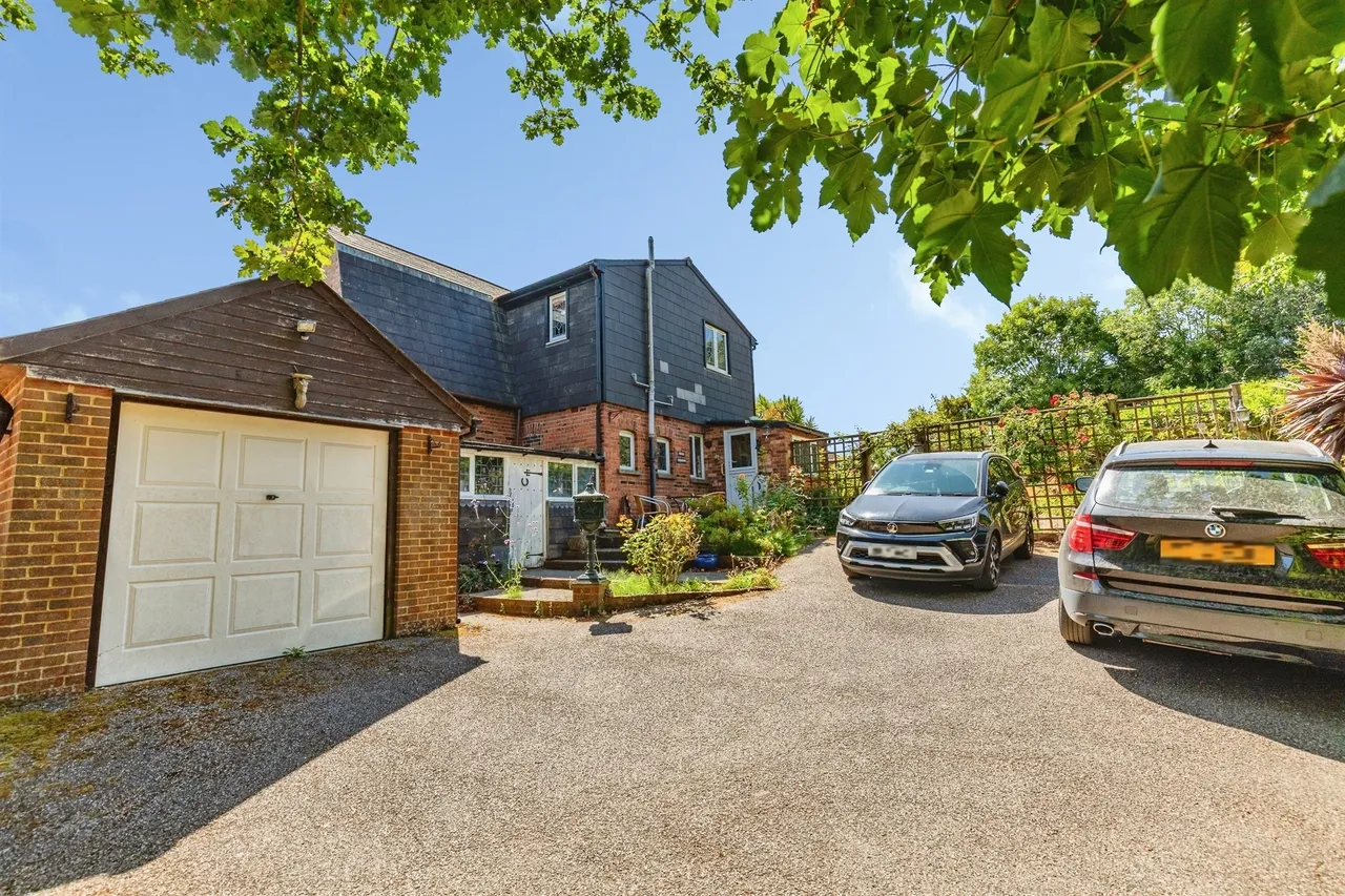 3 bed house for sale, Briar Close, Fairlight, TN35