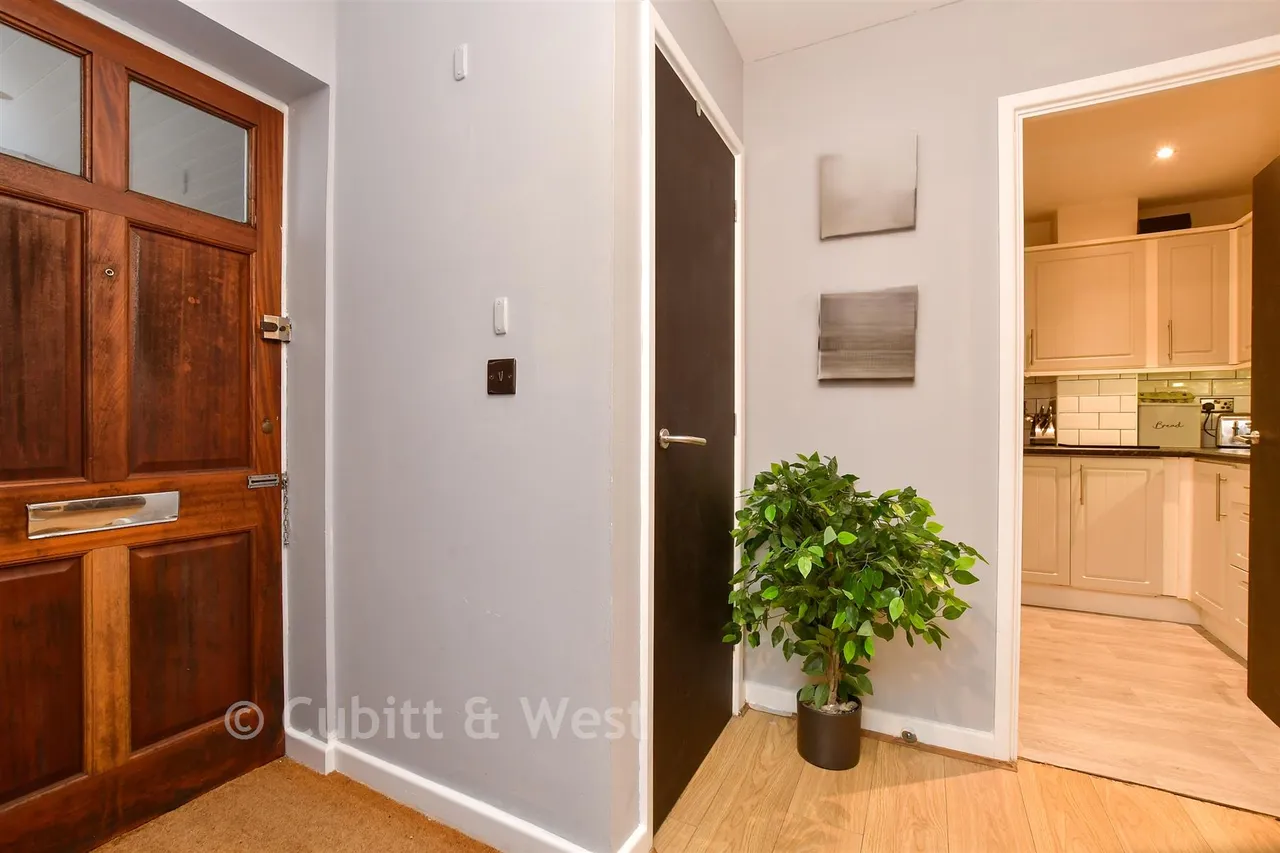 Brighton Road, Tadworth, KT20, photo 5