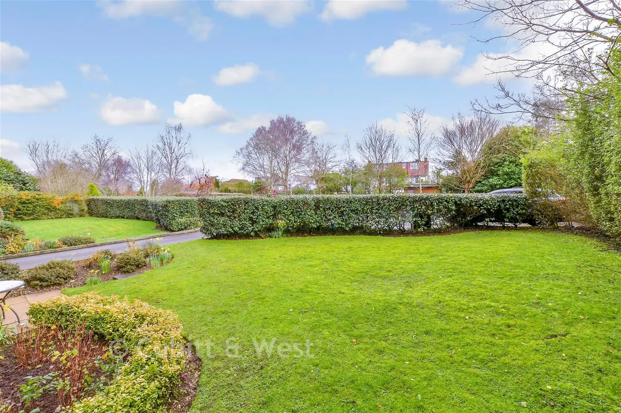 Brighton Road, Tadworth, KT20, photo 12