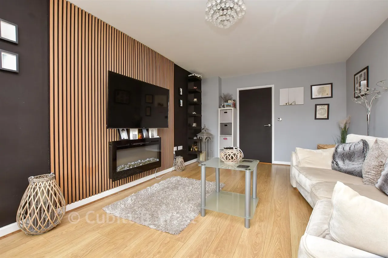 Brighton Road, Tadworth, KT20, photo 3