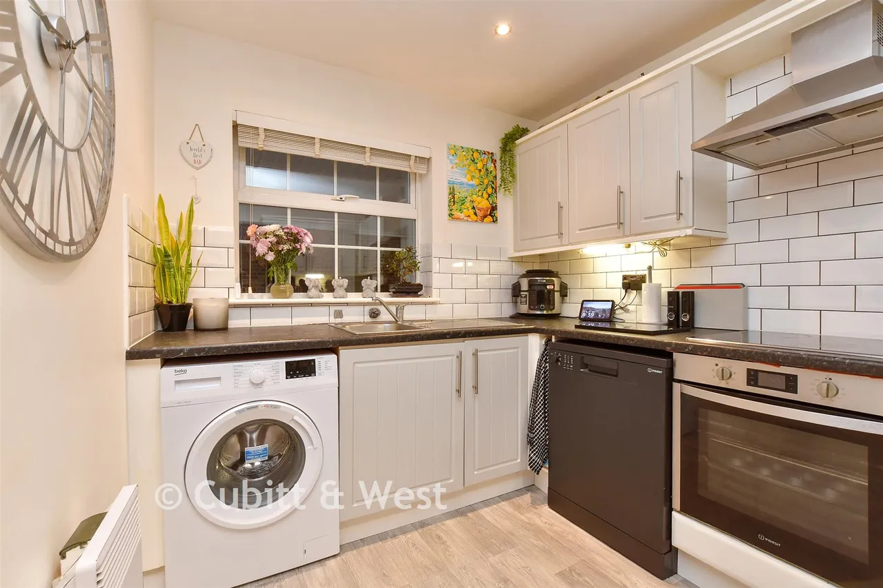 Brighton Road, Tadworth, KT20, photo 6
