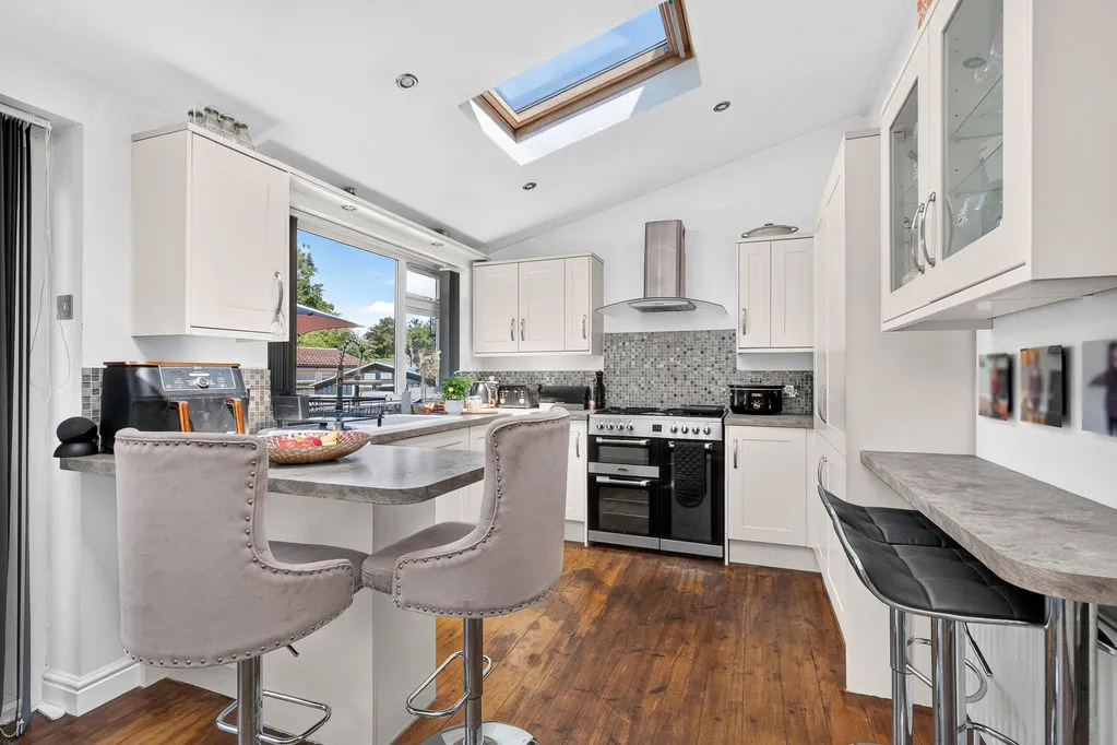 Fletcher Road, Ottershaw KT16 0JZ, photo 4