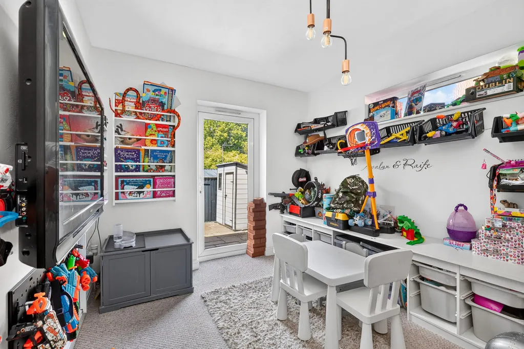 Fletcher Road, Ottershaw KT16 0JZ, photo 10