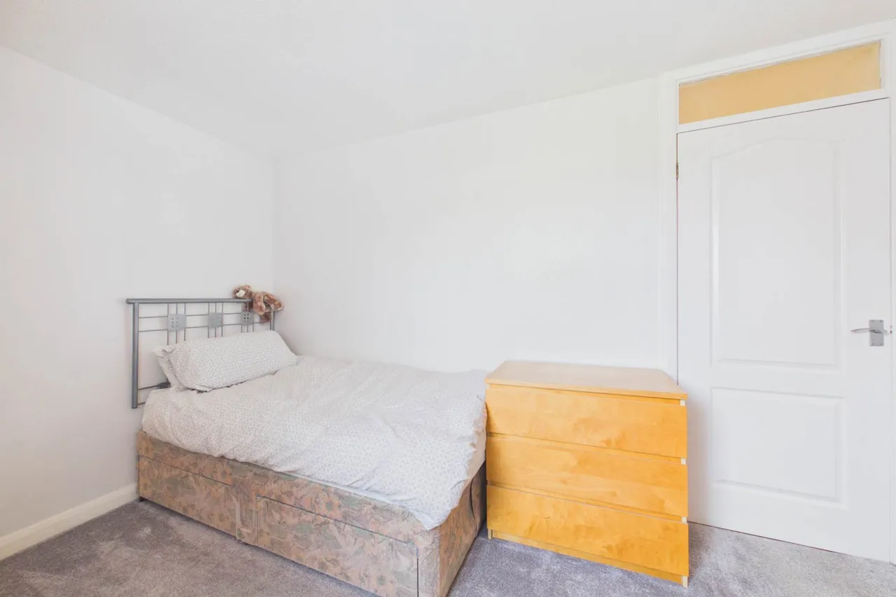 Corsock Avenue, Hamilton, photo 15
