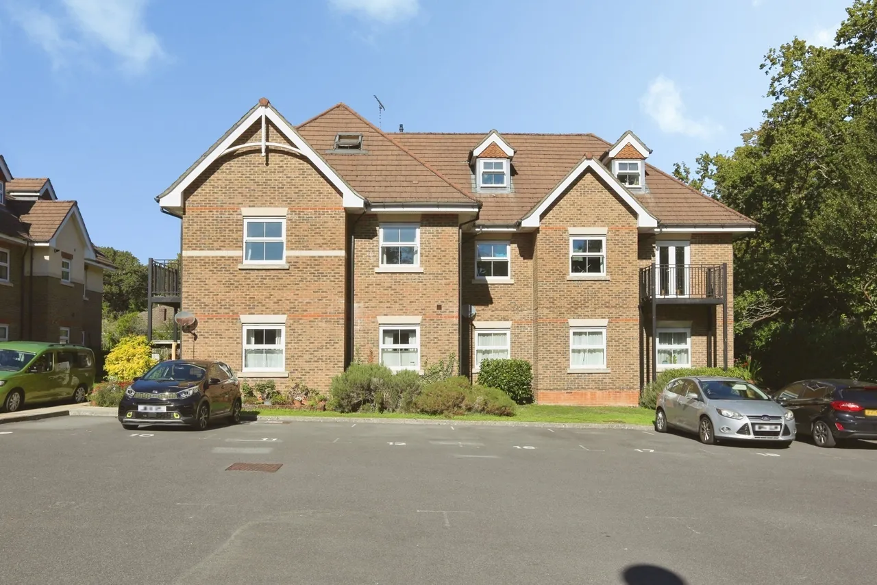 3 bed flat for sale, Hursley Road, Chandler's Ford, SO53