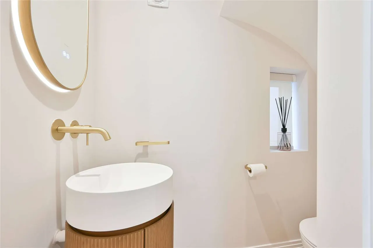 Crabtree Lane, Harpenden, Hertfordshire, AL5 5PX, photo 12