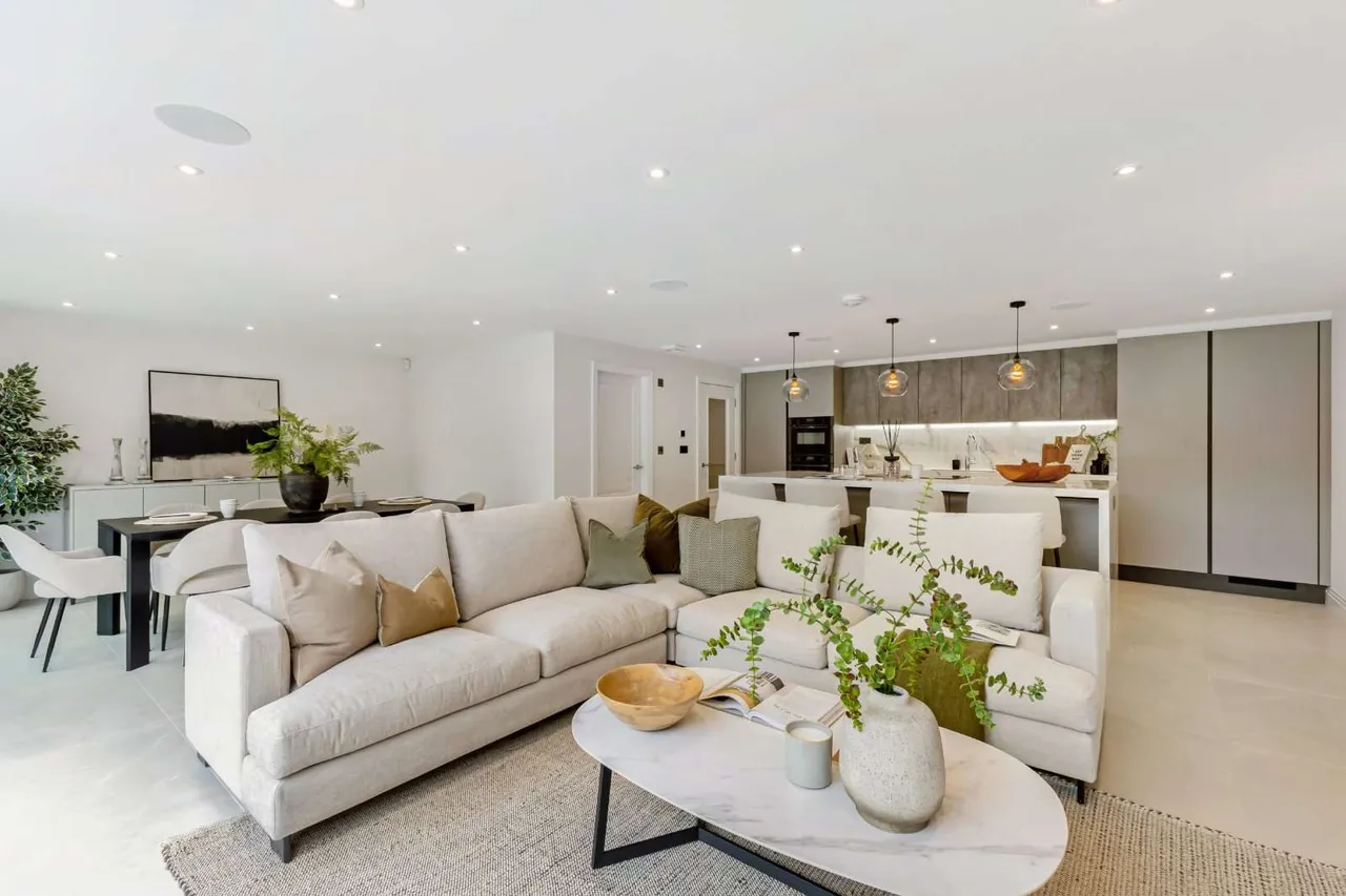 Crabtree Lane, Harpenden, Hertfordshire, AL5 5PX, photo 2