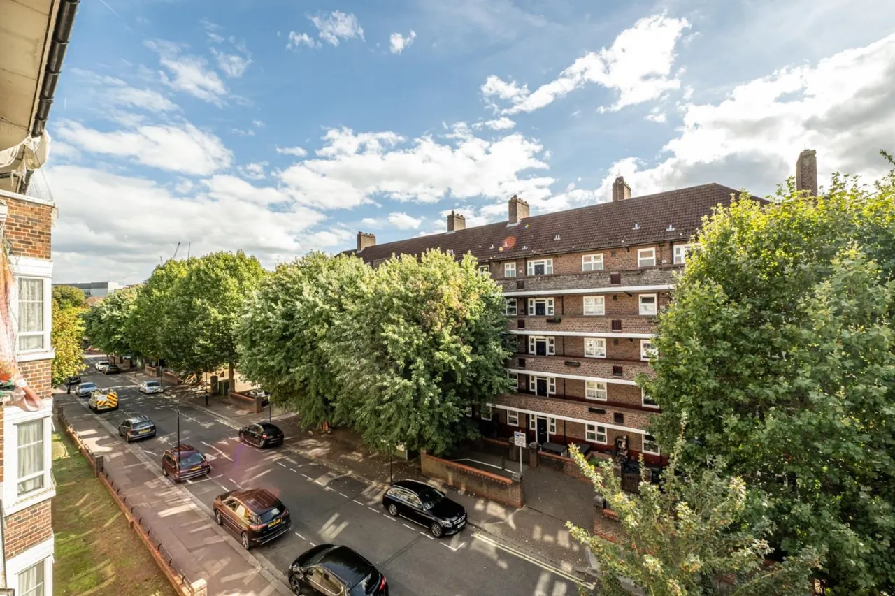 Lawrence Close, White City, W12, photo 6