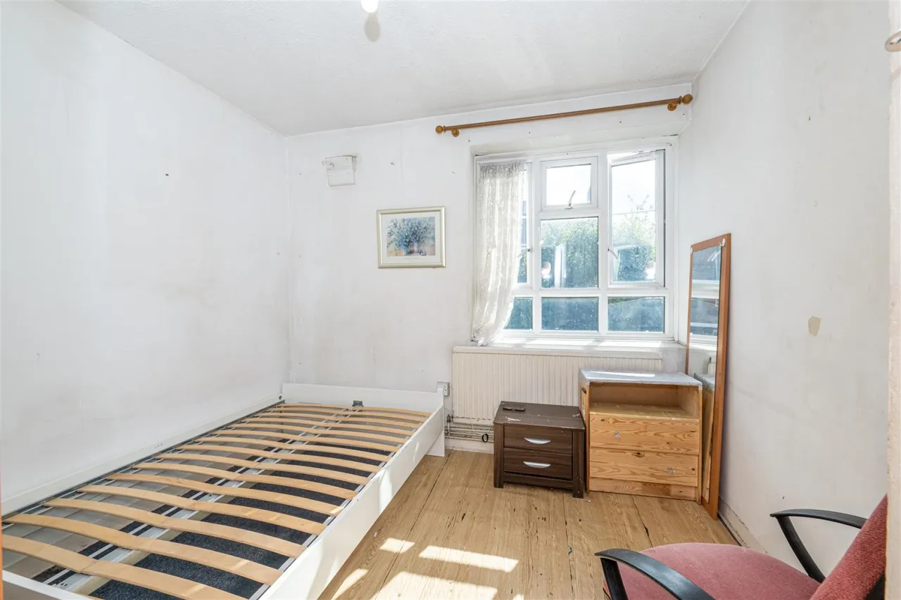Lawrence Close, White City, W12, photo 4