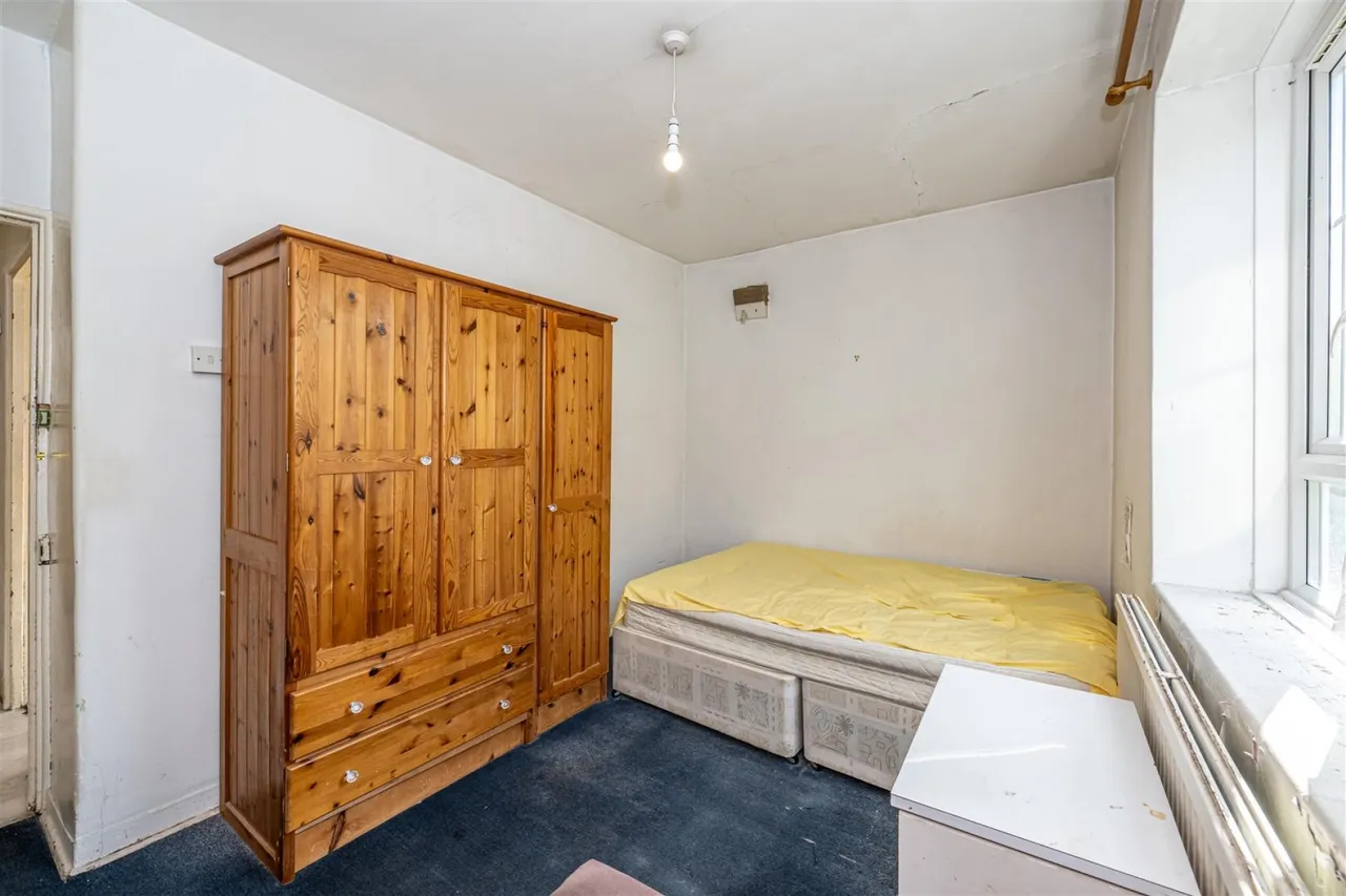 Lawrence Close, White City, W12, photo 2